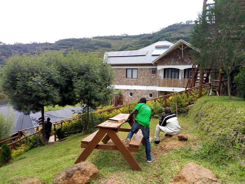 Posada Lake Bunyonyi Rock Resort