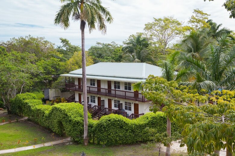 Posada Black Orchid Resort