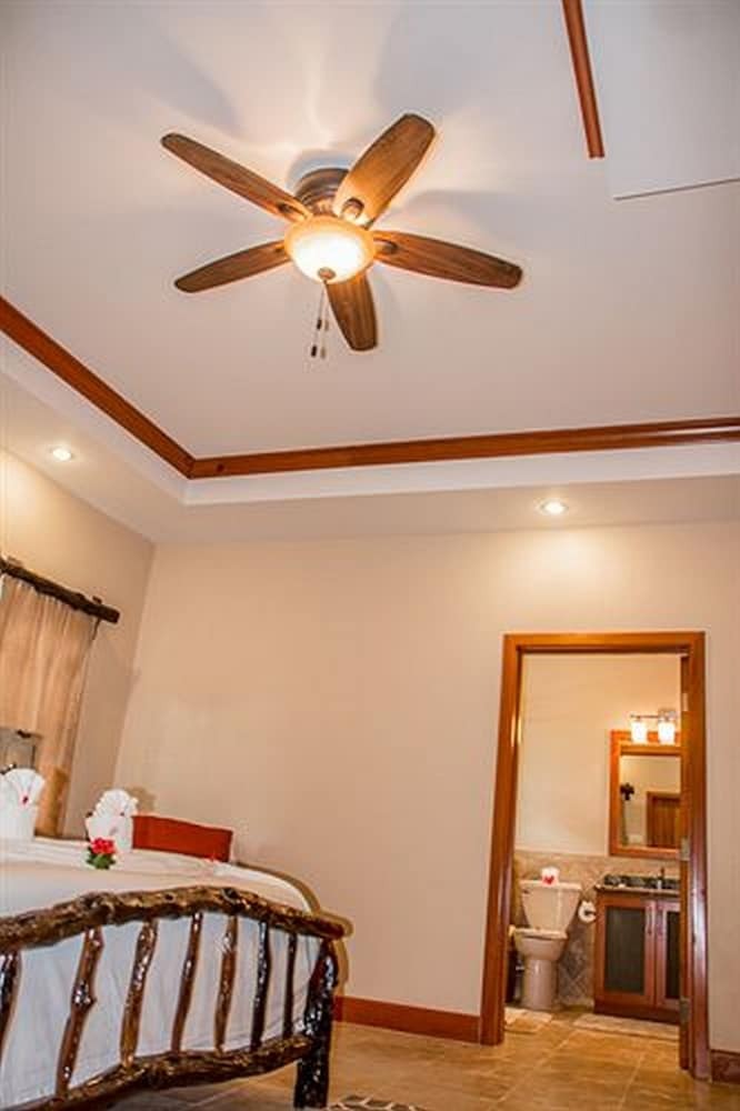 Posada Black Orchid Resort