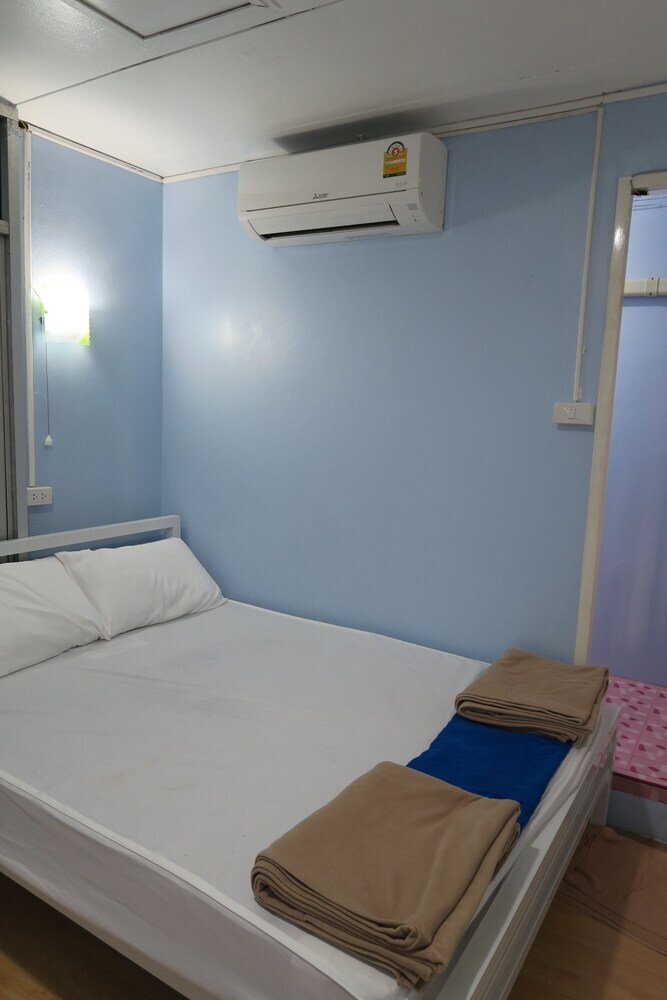 Hostal Red Lips Hostel
