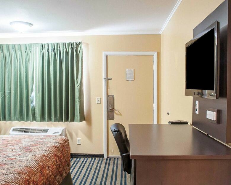 Motel Rodeway Inn & Suites