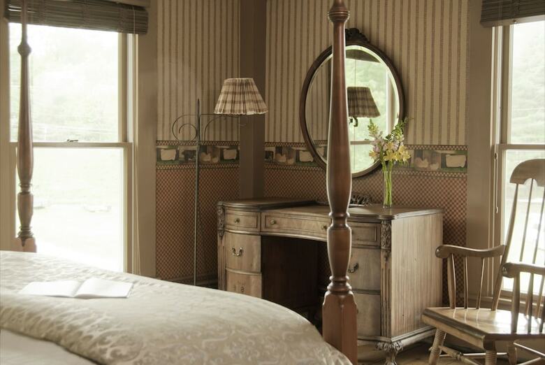Golden Stage Inn Bed And Breakfast