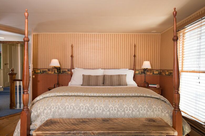 Golden Stage Inn Bed And Breakfast