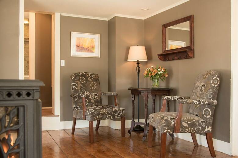 Golden Stage Inn Bed And Breakfast