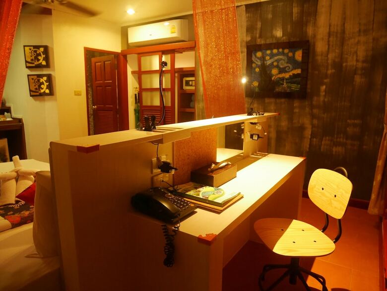 Hotel Bangtao Beach Chalet