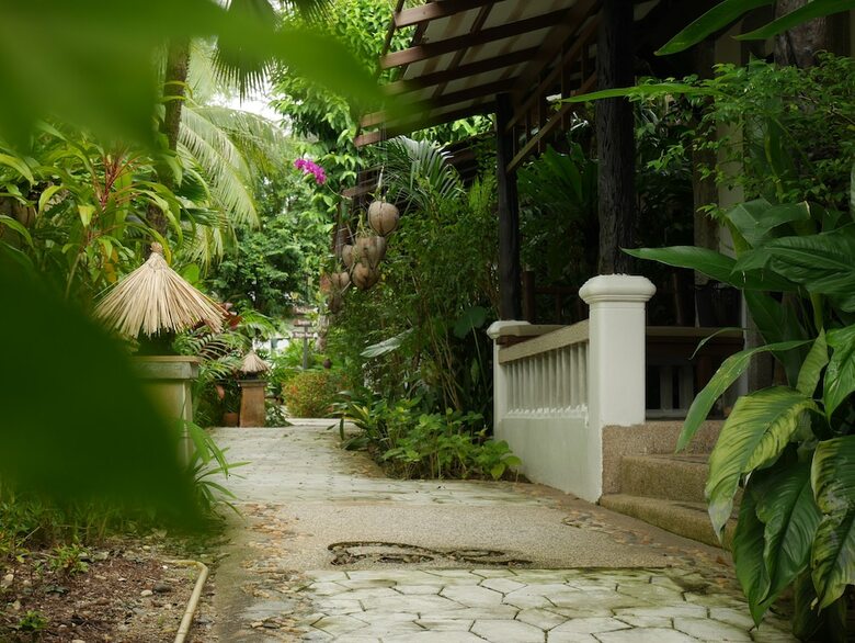 Hotel Bangtao Beach Chalet