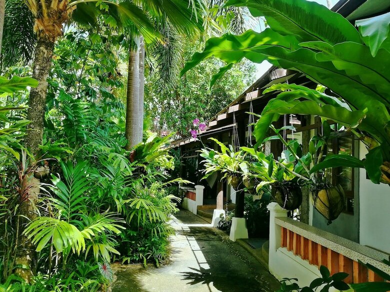 Hotel Bangtao Beach Chalet