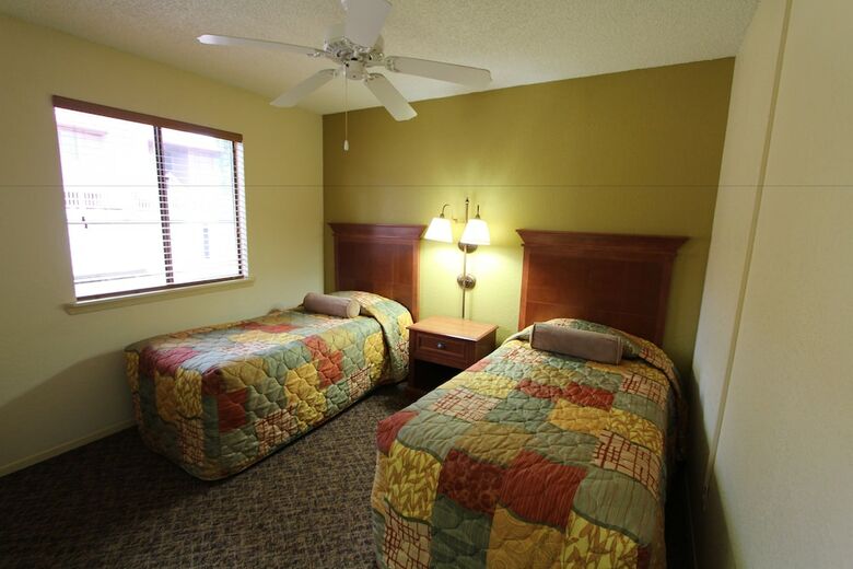 Crown Point Condominiums, A Vri Resort