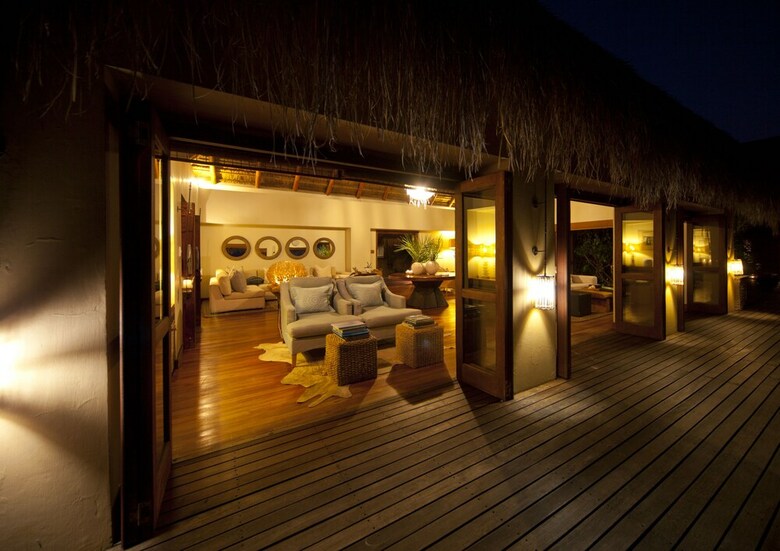 Hotel Azura Benguerra Island
