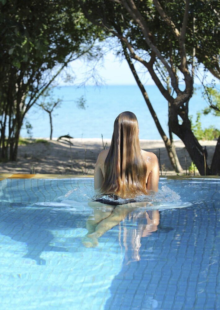 Hotel Azura Benguerra Island
