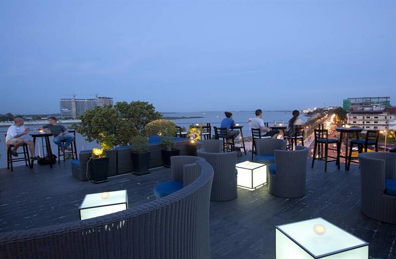 Amanjaya Pancam Suites Hotel