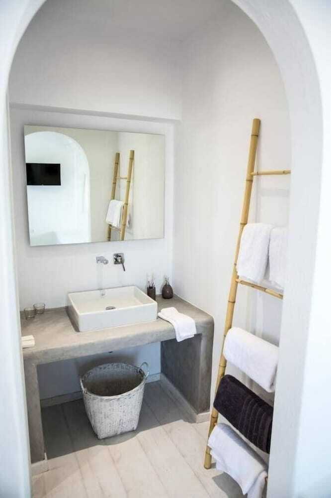 Hotel Bellou Suites