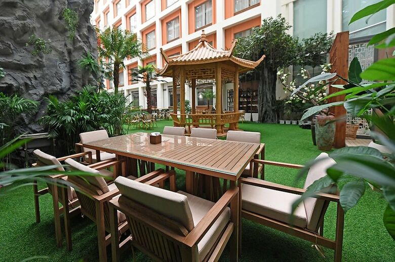 Mehood Lestie Hotel