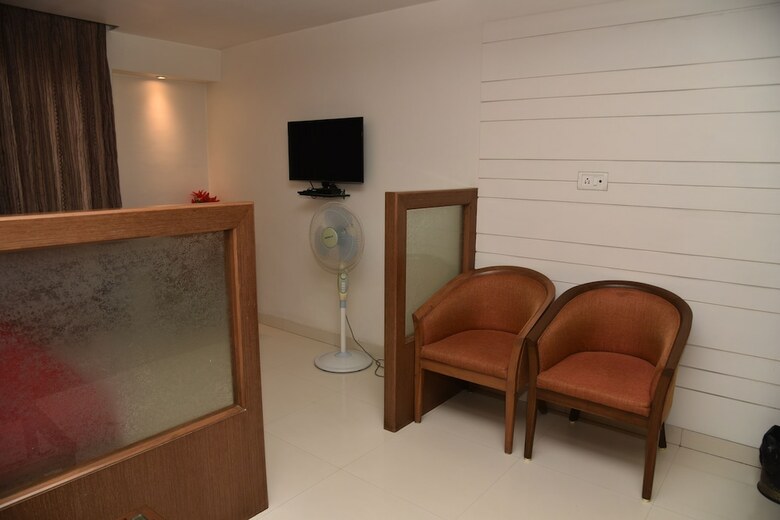 Hotel Rajhans Regent