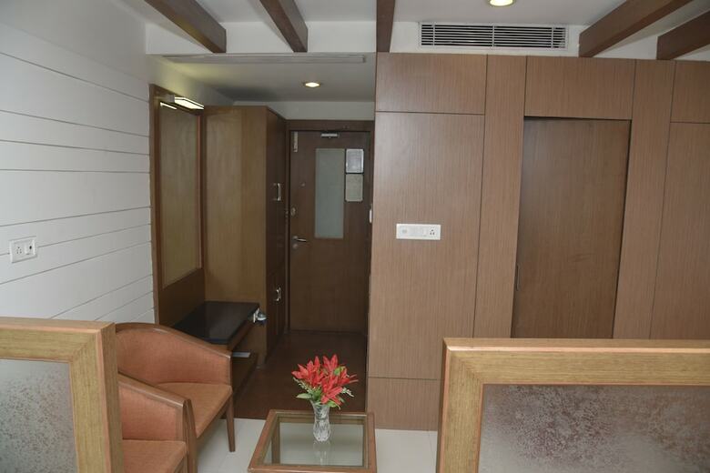 Hotel Rajhans Regent