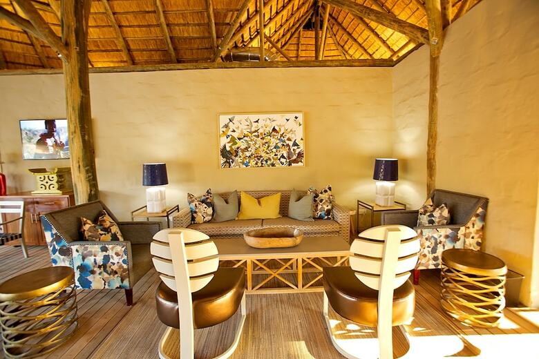 Posada Shearwater Explorers Village