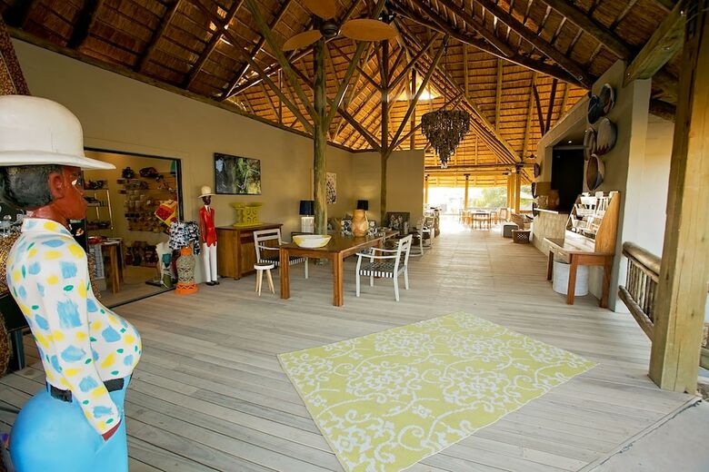 Posada Shearwater Explorers Village
