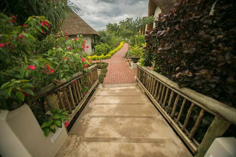 Posada Shearwater Explorers Village