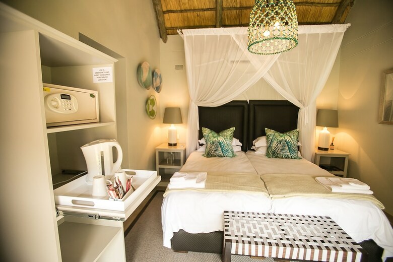 Posada Shearwater Explorers Village