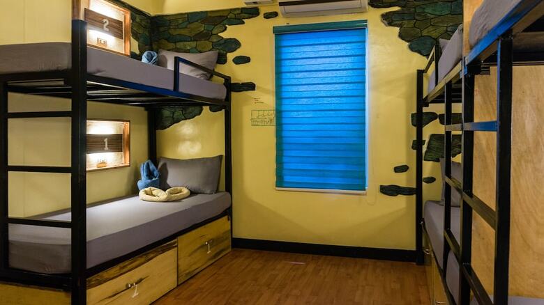 Hostal Outpost Beach Hostel - Adults Only