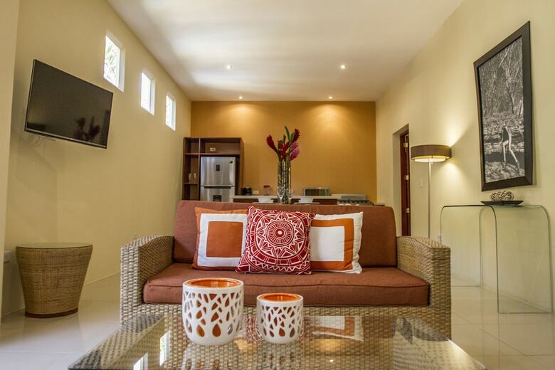 Hotel Plaza Marbella Granada Condiminiums