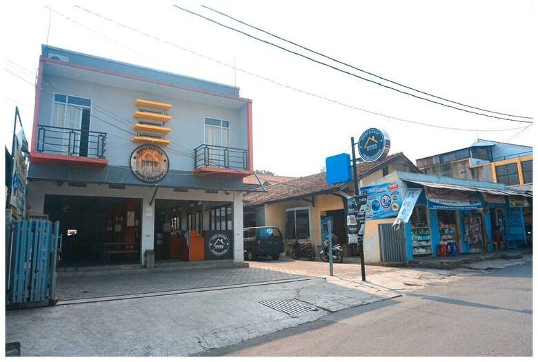 Hostal Budi House & Food Station