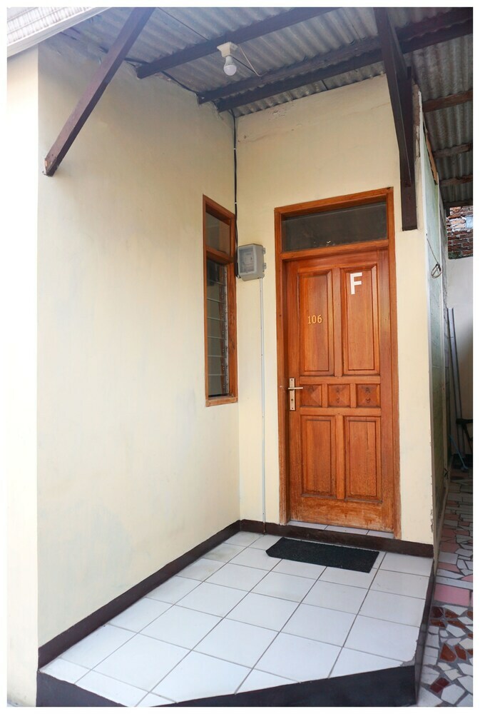Hostal Budi House & Food Station
