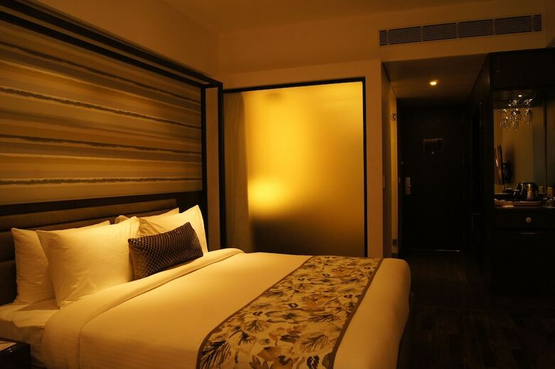 Hotel The Royale Senate Race Course