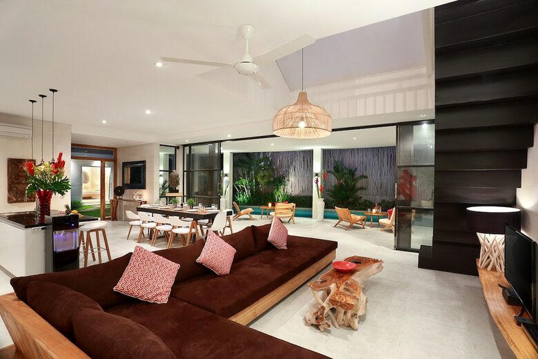 Seminyak White Design Villa