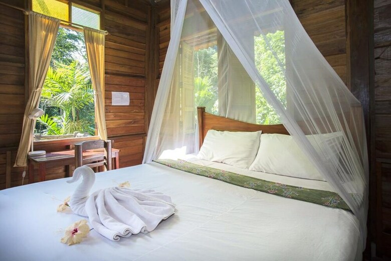 Hotel Art's Riverview Lodge