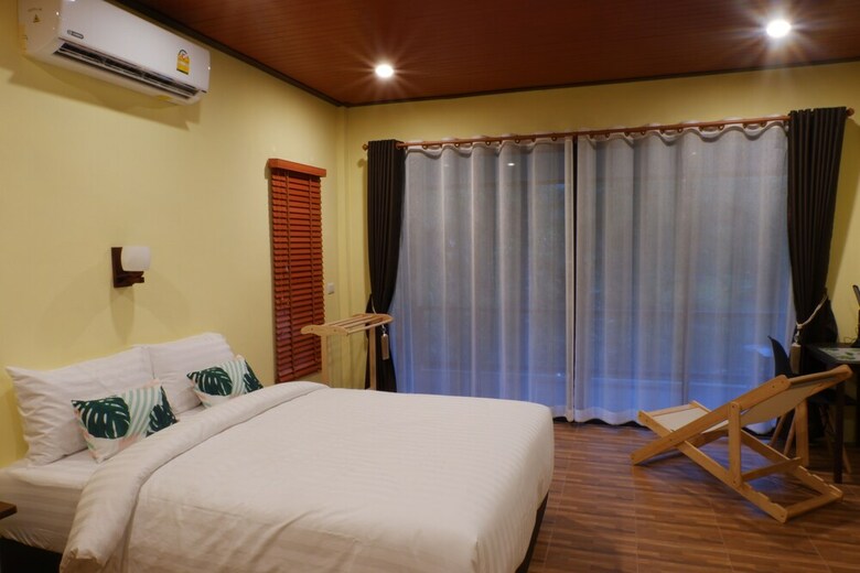 Hotel Art's Riverview Lodge
