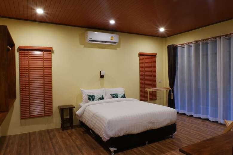 Hotel Art's Riverview Lodge