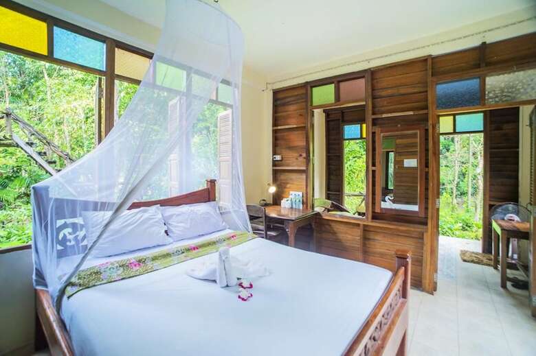 Hotel Art's Riverview Lodge