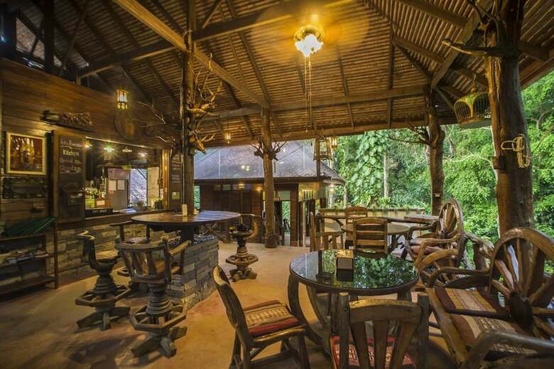 Hotel Art's Riverview Lodge