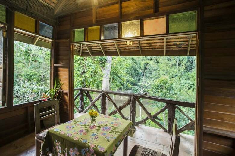 Hotel Art's Riverview Lodge