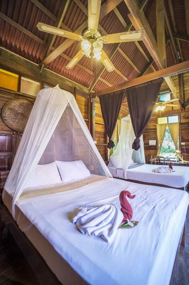 Hotel Art's Riverview Lodge