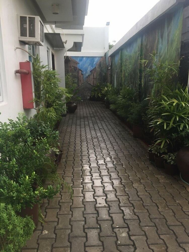 Hostal Ea Apartelle - Metro Vigan