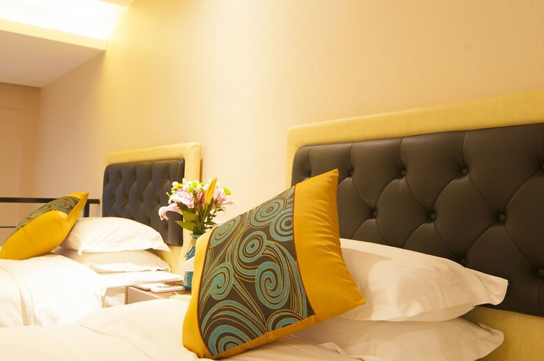 Aparthotel Home Plus Suite Hotel And Apartment