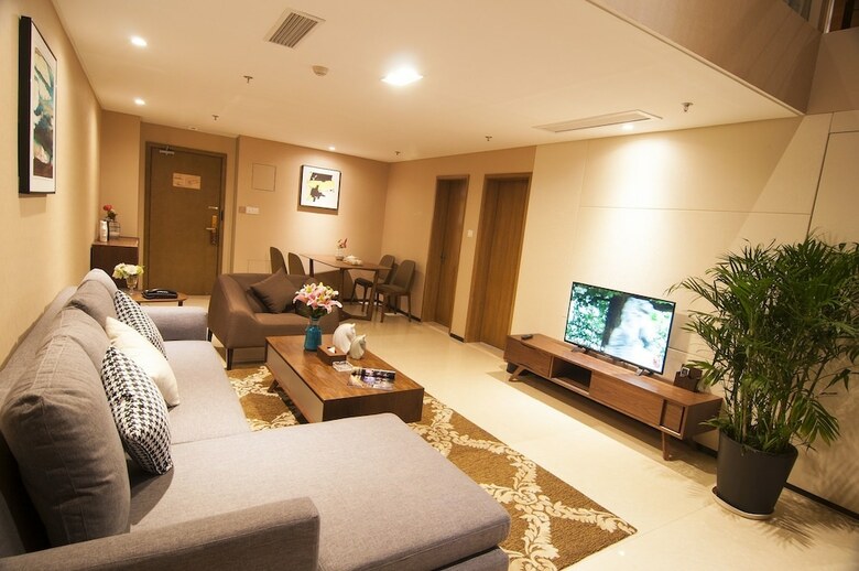 Aparthotel Home Plus Suite Hotel And Apartment
