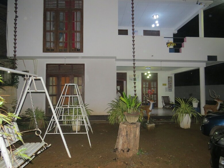Thisara Guest Hotel Rooms