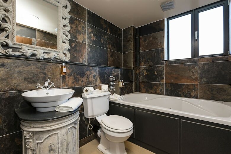 Signature Living At The Shankly Hotel