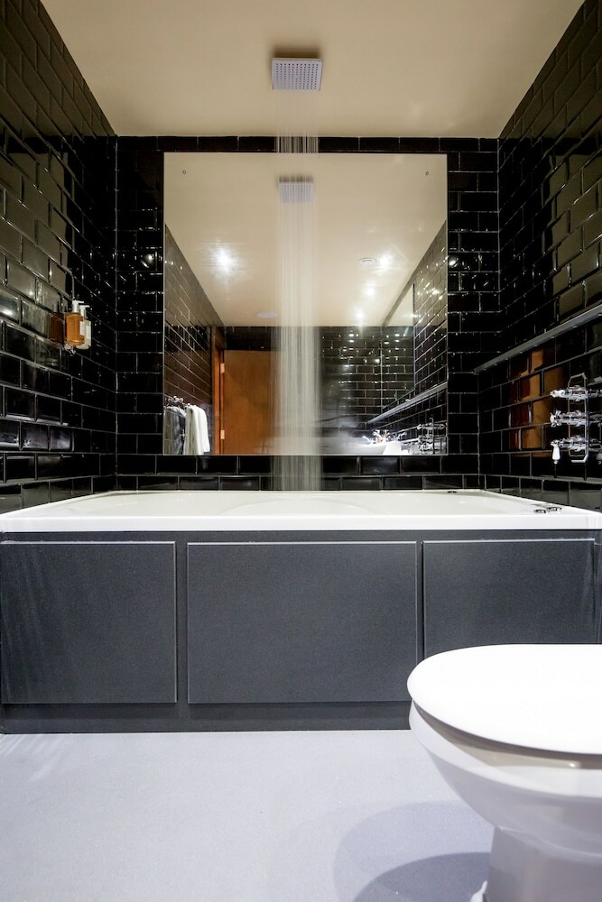 Signature Living At The Shankly Hotel