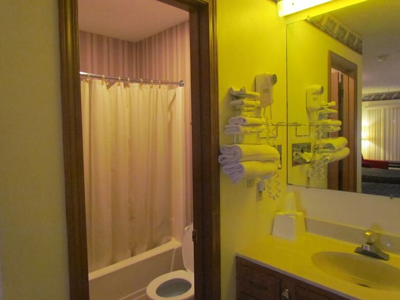 Motel Travel Inn & Suites