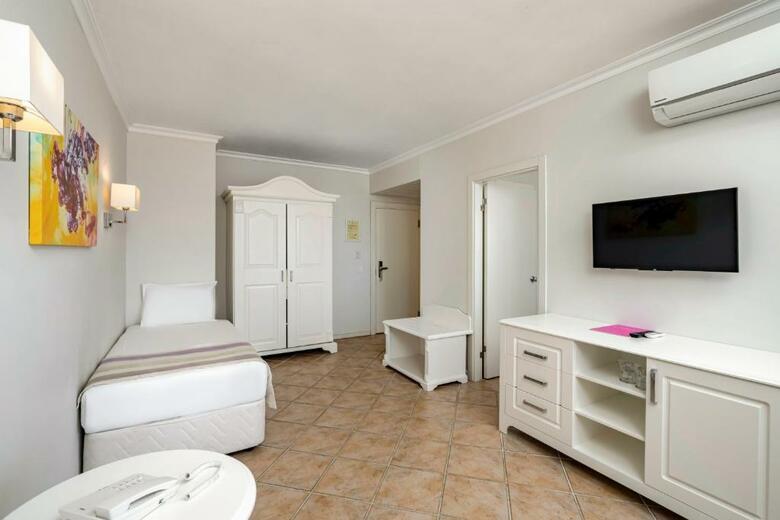 Iz Flower Side Beach Hotel - All Inclusive