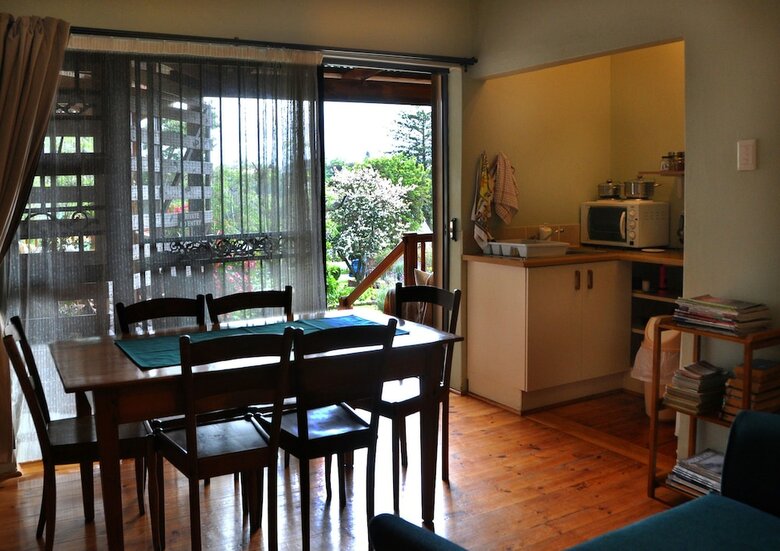 Hotel Dempsey's Guest House