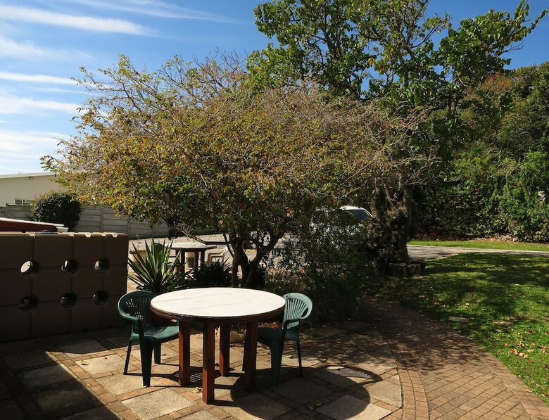 Hotel Dempsey's Guest House