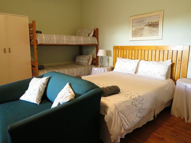 Hotel Dempsey's Guest House