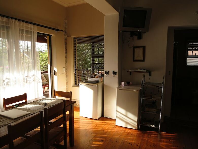 Hotel Dempsey's Guest House
