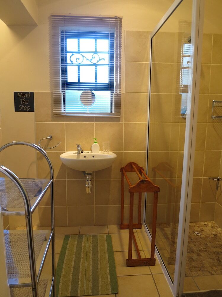 Hotel Dempsey's Guest House