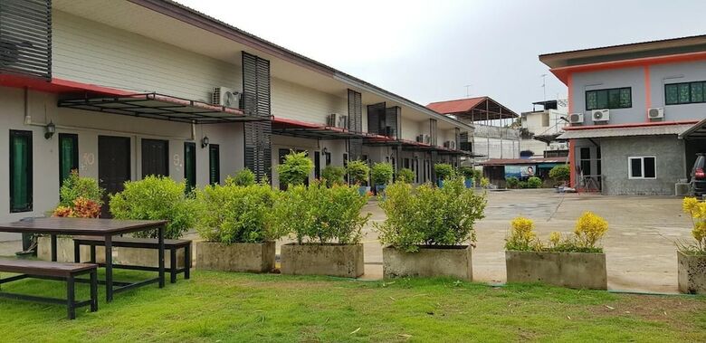 Hotel Baansri Family